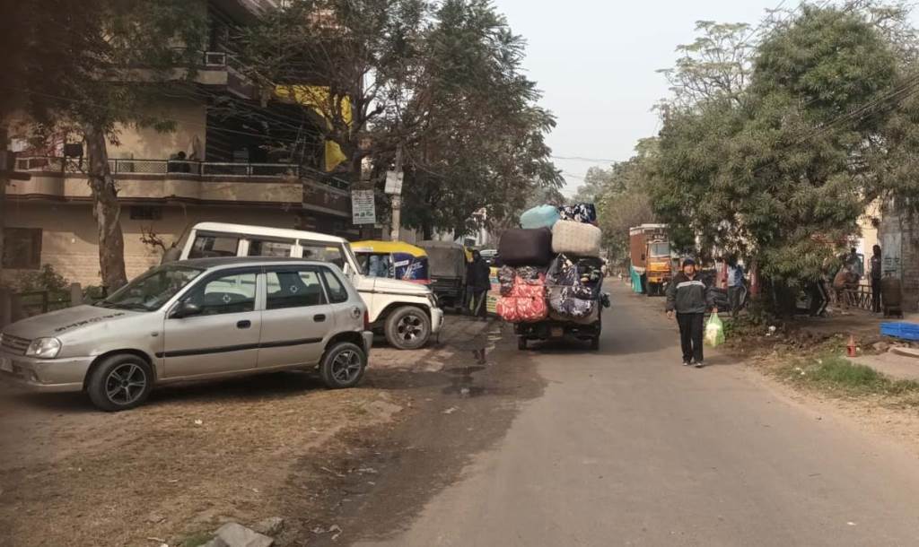 ओवरलोड ऑटोरिक्शा दुर्घटनाओं को आमंत्रित कर रहे हैं